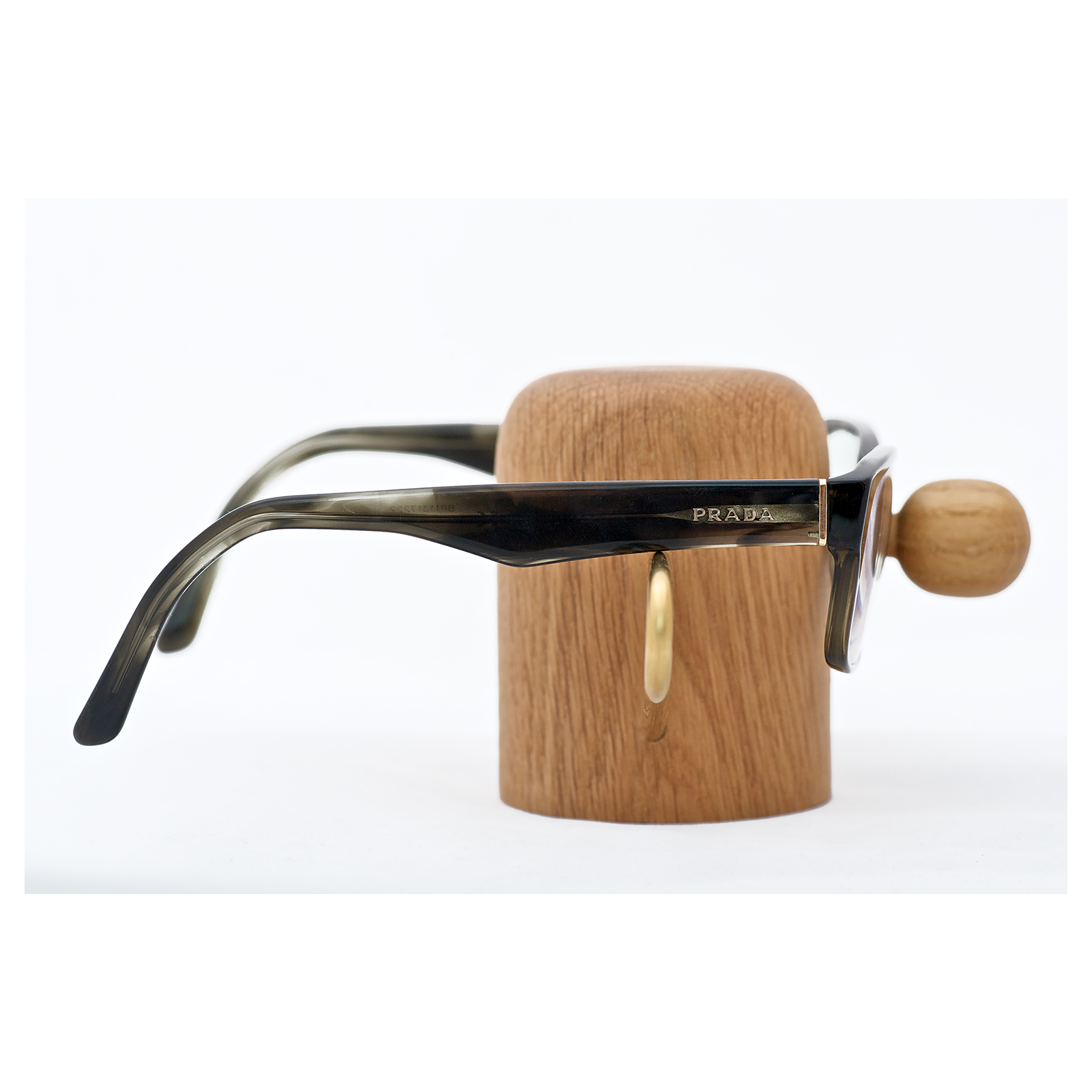 NOSEY glasses holder of walnut/brass from Dot Aarhus Danish design