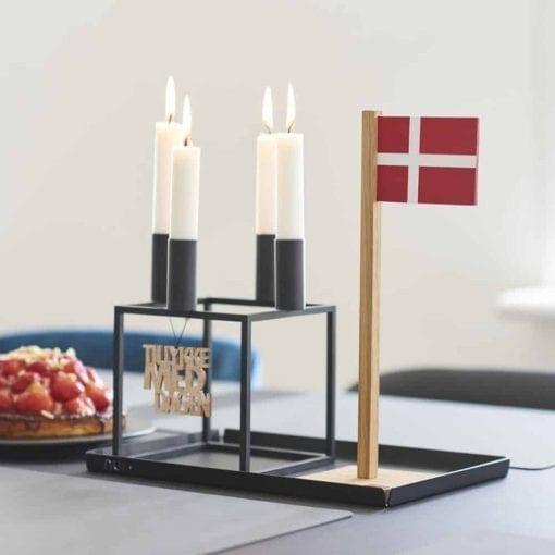BFD1-bordflag-dansk-flag-foedselsdag-egetrae-interioer-bolig-moderne-inspiration-design-pynt-ophaeng-nordic-Felius