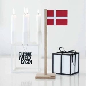 BFD1-TMDS2-bordflag-dansk-flag-foedselsdag-egetrae-interioer-bolig-moderne-inspiration-design-pynt-ophaeng-nordic-Felius (1)